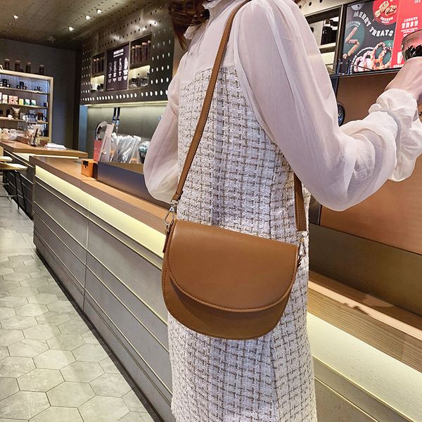 

2020 new ladies shoulder bag solid color handbag korean version mori texture stylish semicircle mobile phone bag