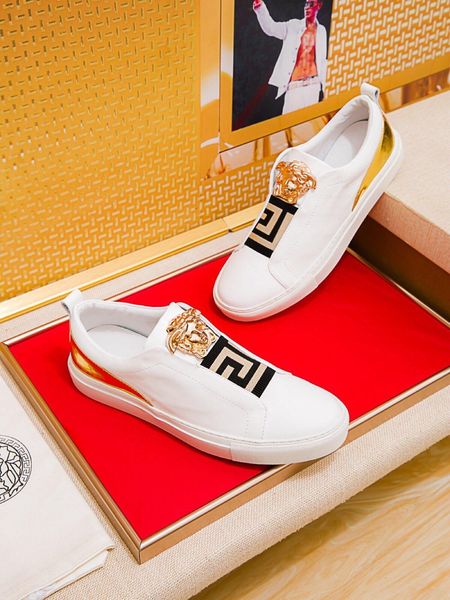 

2020w young luxury design printed embroidery stitching men's low-lace-up casual shoes, high-quality fashionable wild sports shoes, Black