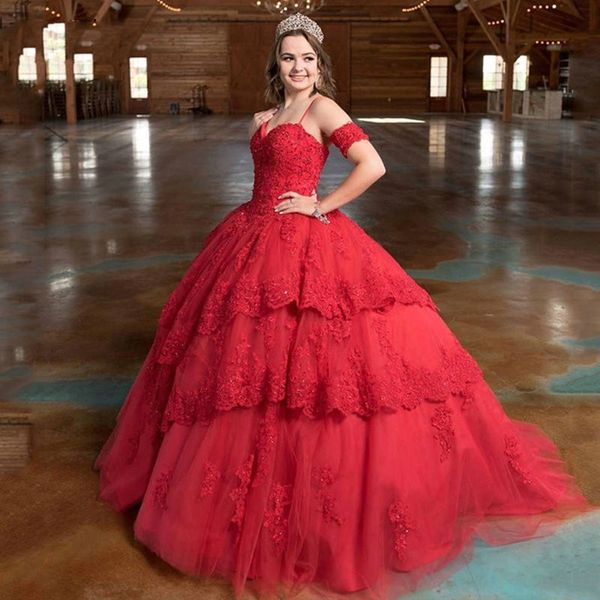 Rote Spitze drei Schichten Prinzessin Sweet 16 Kleider Vestidos De Quinceanera mit abnehmbaren kurzen Ärmeln Lace-up Prom Abend neue Partykleider