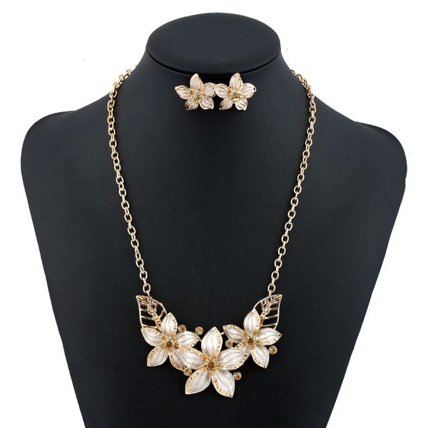 

lzhlq 2020 new exquisite flower women statement necklace set trendy jewelry enamel necklaces pendants 4 colors trendy collares, Silver