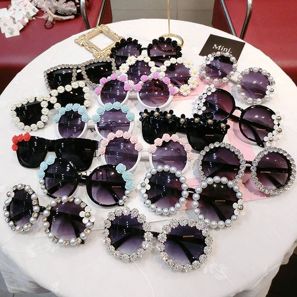 

sunglasses 18 design summer women sweet flower with rhinestone round sun glasses vintage retro for beach ladies shades, White;black