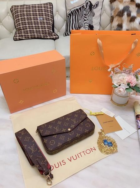 

three-piece purse classic lady's tote bag with diagonal cross, checked leather and wide shoulder strap size :208cm