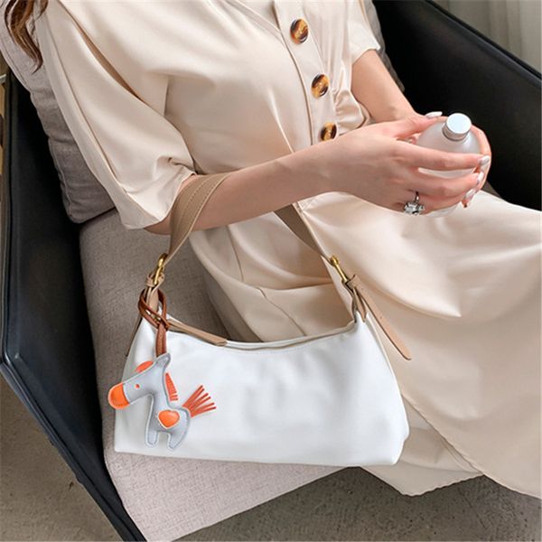 

2021 new designer baguette bag french retro armpit bags horse pendant handbag bags women zipper leather shoulder bag drop shipping