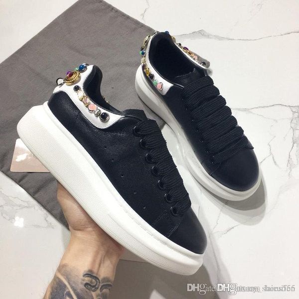 

2020 latest handmade casual shoes couple casual shoes fashion trend comfortable shoe size 35-45 type 39745400676ab