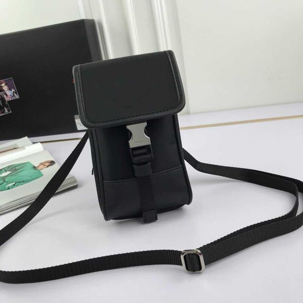 

sell men women brand waist bags fashion luxury mens designer pack women fanny shoulder bags outdoor sport bag chest pack