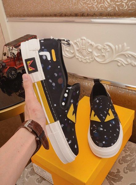 

foldable moccasin heel canvas shoes, you can wear the shoes as slippers. rope and rubber sole. made of red sport suede12