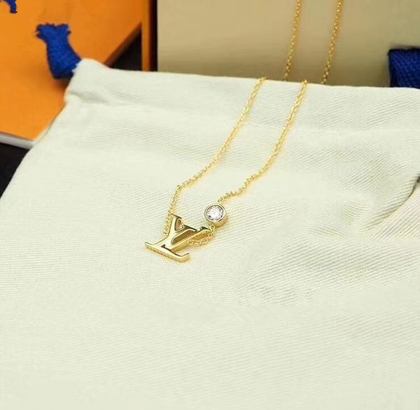 

letter pendant necklaces v 316l titanium steel 18k gold plated necklace fashion short chain necklace jewelry couple gift
