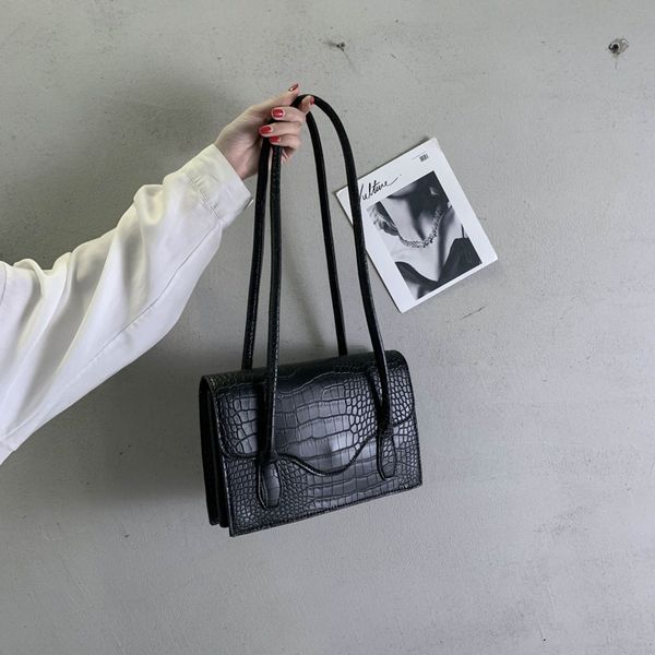 

2020 new popular bag niche design one shoulder underarm bag female large capacity retro handbag small square luxury hand
