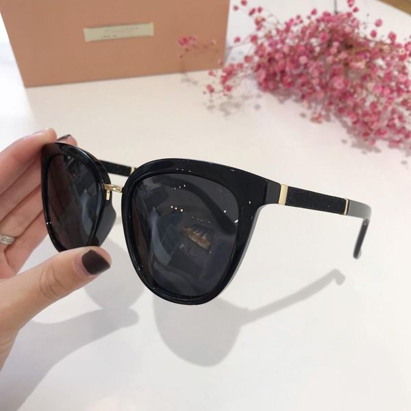 

2020 new fashion brand women sunglasses round mirror 6clocr fashion new ladies sunglasses with pink box and case, White;black