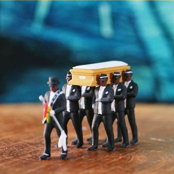 

1:64 high simulation plastic ghana funeral coffin dancing pallbearer team model exquisite workmanship action figure car decor