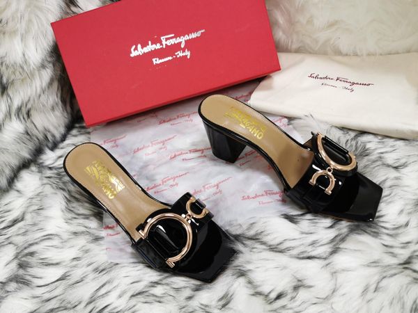 

2020 fashion bone2 product changes this elegant sandal has a rubber-like feel a double strap on the foot and a small hole3