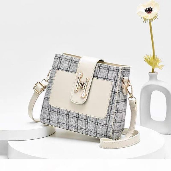 

2020 ruched chains evening bags for ladies satin celebrities elegant temperament party bag for women