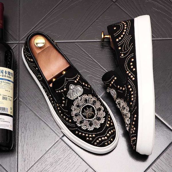 

new arrival fashion men loafer shoes rivets casual shoes designer flats breathable men board zapatillas hombre, Black