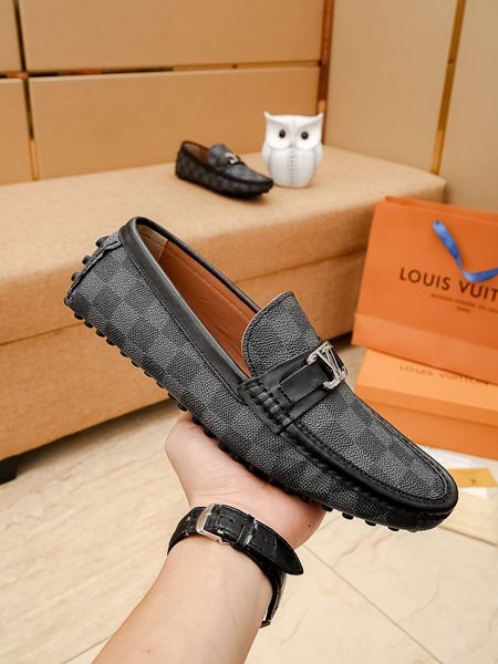

2021t tide brand men 's casual sports shoes ,fashion versatile flat shoes ,with a full set of original shoe boxes ,size 38 -45, Black