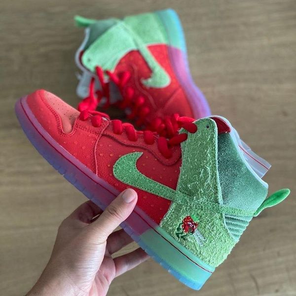 

sb dunk high strawberry cough release info skateboarding shoes men women sports running shoes