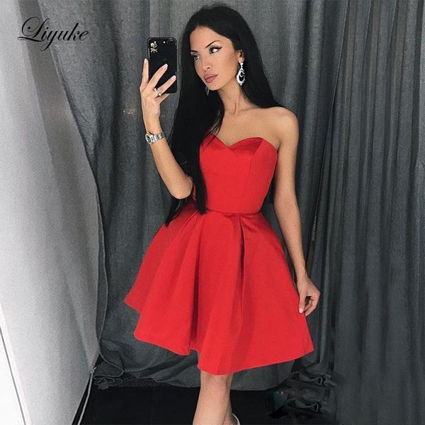 

Liyuke Sweetheart Ball Gown Homecoming Dress Demure Sleeveless Backless Mini Ruffles Prom Gown Cocktail Graduation Party Dresses