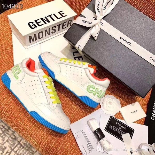 

2020 spring new calfskin white and pink fashion trend, famous brand casual shoes, r design trend first