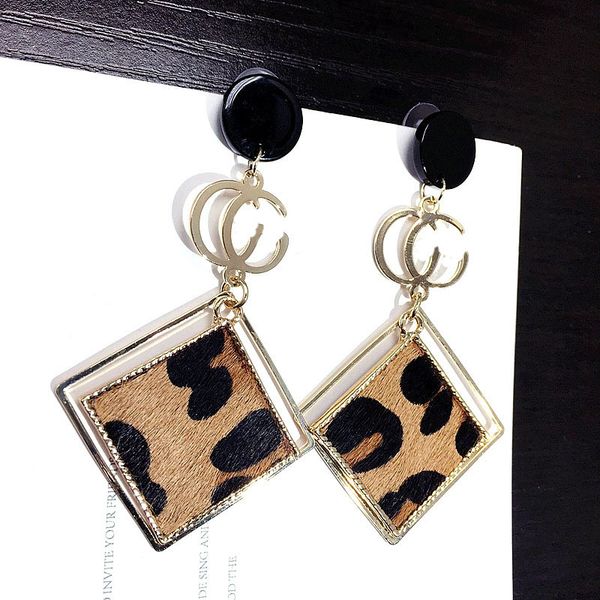 

2020 korean version of the new fashion leopard square letter earrings nightclub bungee earrings suitable for round face earrings, Silver