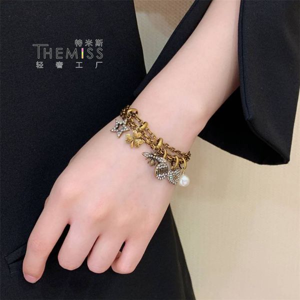 

d multi-layer bracelet irregular bee star pendant temperament, Golden;silver