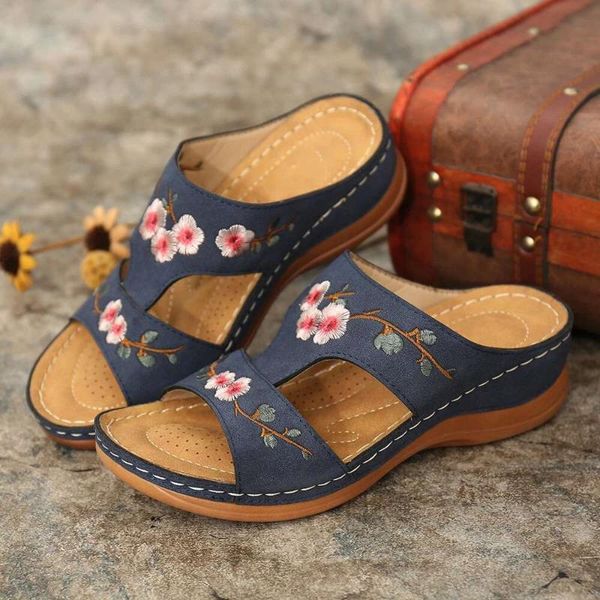 

embroider flowers sandals woman car line wear-resistant anti-slip large size retro with thick bottom comfortable sandals, Black