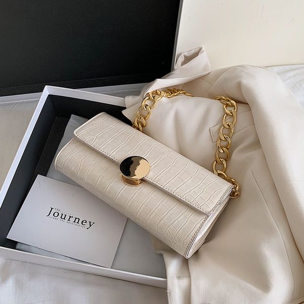 

the new web celebrity chic korean version is a one-shoulder-to-armpit clutch bag