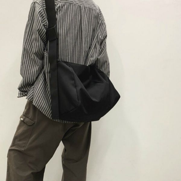 

simple and stylish portable large capacity shoulder bag messenger bag boys street trend hip-hop personality student