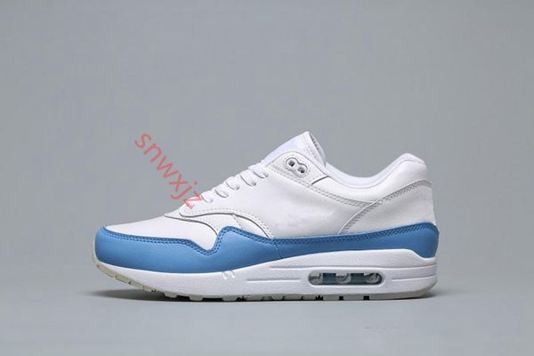 

white black photo blue day time time capsule package мужчины женщины тренеры