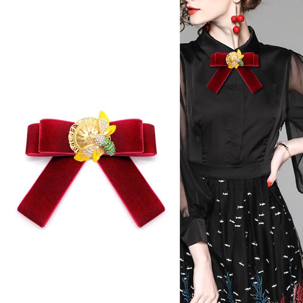 

new fashion woman female atmospheric bee bow tie baroque antique fabric brooch pin shirt female collar decoration, Blue;purple