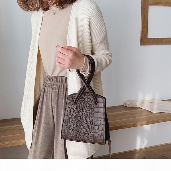 

fall winter 2019 new korean version of diagonal small square bag portable joker bag shoulder portable crocodile pattern retro women's b