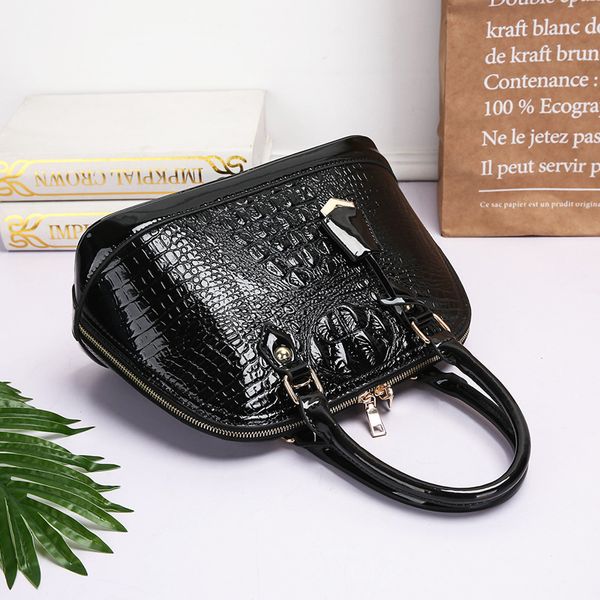

wind factory spot new fashion crocodile 2020 bag capacity shoulder shell large bag mxobs