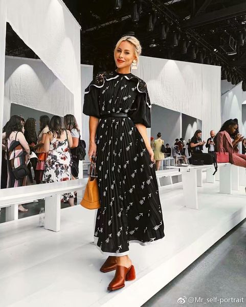 

86 2019 autumn бесплатная доставка марка в том же стиле crew neck 1/2 рукава платья способа печати роскошные платья as, Black