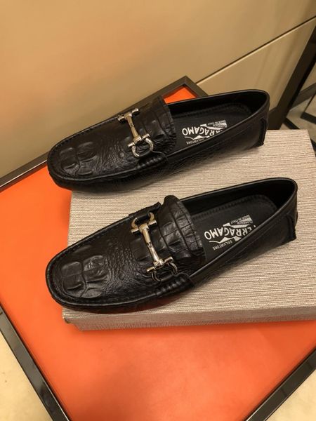 

2020 new summer and autumn designer men's casual shoes fashion trend wild copy