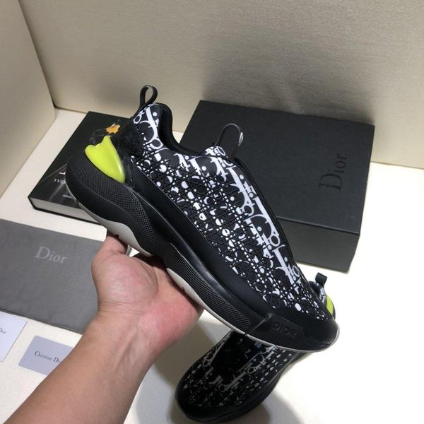 

the 2020 fashionable rocksand frosted leather lace-up shoes are smooth and feature a minimalist upper leather lace-up shoes3