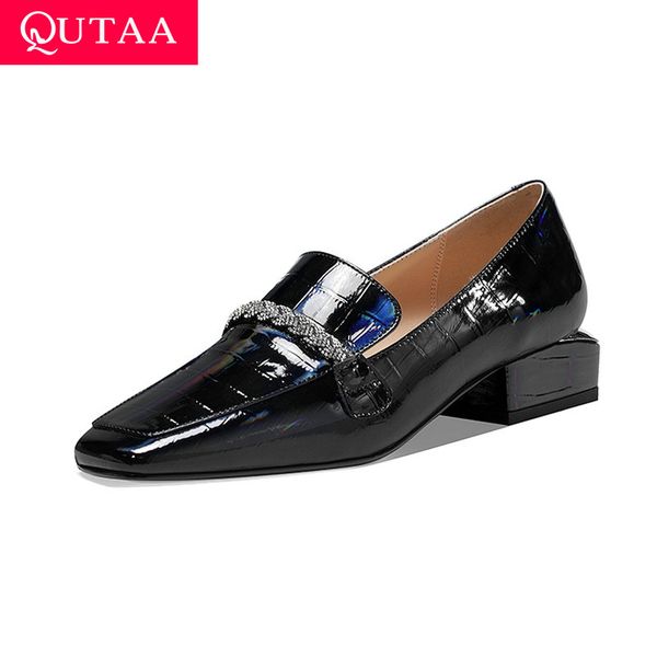 

qutaa 2021 мода осень площади toe корова кожа + pu женские насосы скользят по цепи площади низкий каблук женщины одноместного обувь размер 3, Black