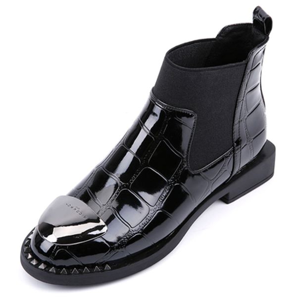 

2020 autumn and winter new patent leather rivet short boots comfortable and versatile flat-bottomed plus velvet women's boots, Black