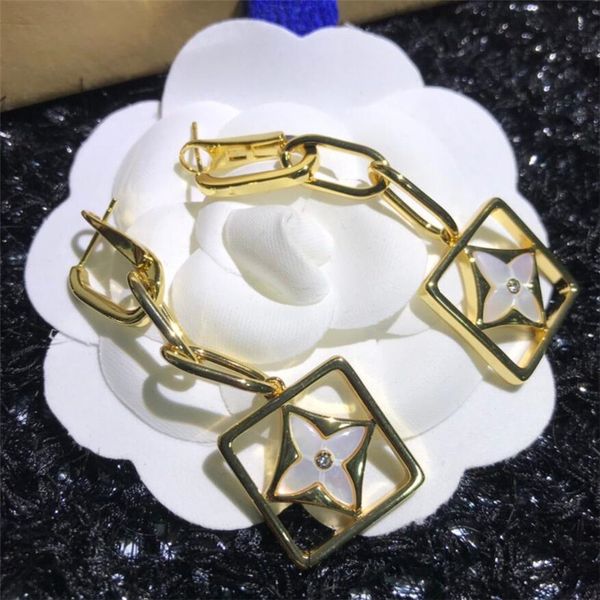 

exaggeration hollow women earrings high street personality lady pendant studs party &amp banquet vintage female earring jewelry, Golden;silver