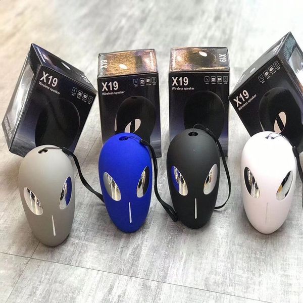 

2020 new alien x19 skull wireless bluetooth speaker halloween gift card subwoofer creative bluetooth small speaker car speakers