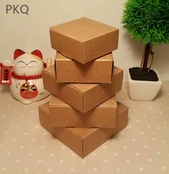 

оптовая 7.5x7.5x3cm 50pcs / серия маленький коричневый kraft paper box, коробки для подарков, свадьба коробка упаковки, бесплатная доставка