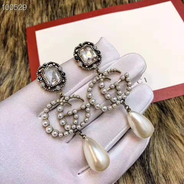 

the new set of exquisite diamond letter earrings are luxurious and versatile, stylish pearl drop earrings, Golden;silver
