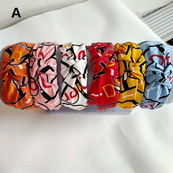 

2020 new arrival women headbands selling fashion lady hairbands cute cartoon headband factory price directly, Black;brown