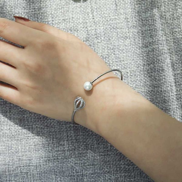 

ladies, the new fashion microframe synthetic pearl bracelet elegant temperament fashion bracelet, Black