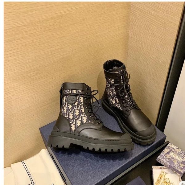 

30 new high-quality women's casual shoes, designer brand-name women's short boots, outdoor travel shoes, original box packaging, Black