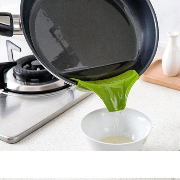 

kitchen pan Anti-spill Rim practical Silicone Deflector Liquid Diversion Gadget Funnel Mouth home Cooking Kitchen Tool