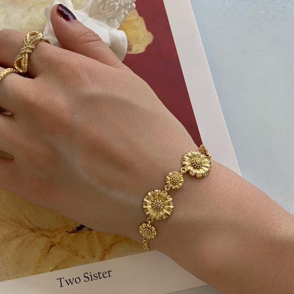 

2020 new design gold color daisy flower minimalist buckle bracelet for women girl set party gift jewelry, Black