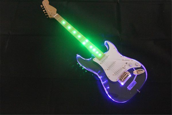 Chitarra elettrica in acrilico personalizzata di fabbrica con luce a LED, battipenna bianco, hardware dorato, intarsio a puntini, personalizzabile