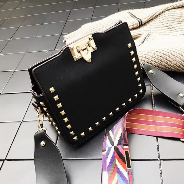 

fashion shoulder messenger bag women's new design postman handbag versatile rivet bags retro small square bag