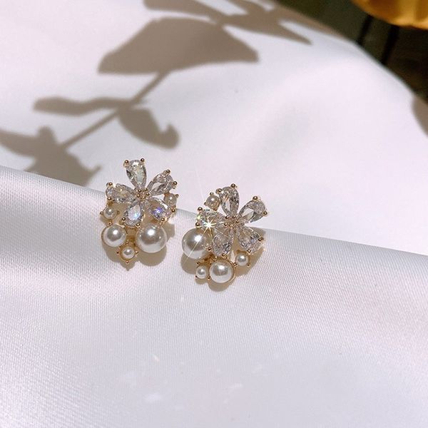 

stud 2021 arrival dominated fashion elegant crystal flowers earrings contracted small sweet shiny pearl women, Golden;silver