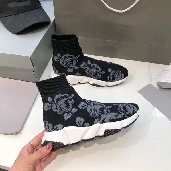 

socks shoes men and women shoes with grayish black the same tyep of hand-knitted light wear-resistant and schoenen size 36-44, White;red