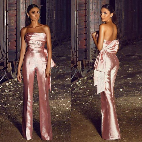 Tendência quente macacão rosa rosa vestidos de noite sexy sem alças de seda cetim calças de baile vestidos de festa com laço grande 2021 roupões baratos de soir￩e