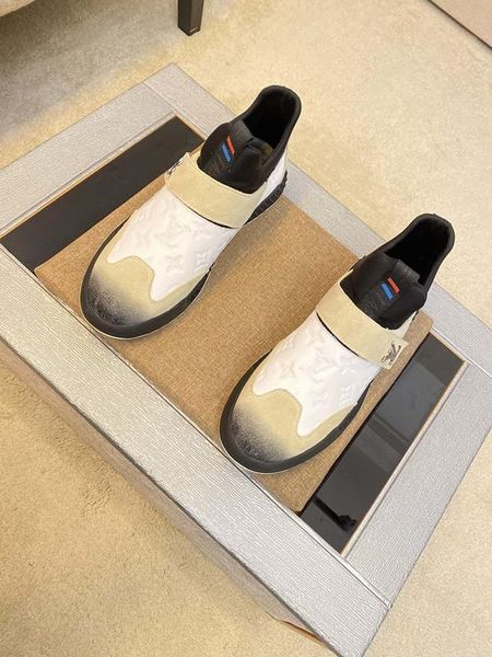 

2020w limited edition luxury leather men 's low to help comfortable casual shoes ,high -end fashion outdoor sports shoes ,size :38 -45, Black